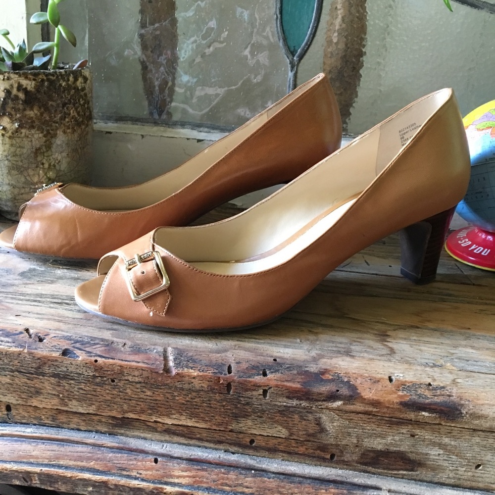 Ralph Lauren Tan heals Sz 9